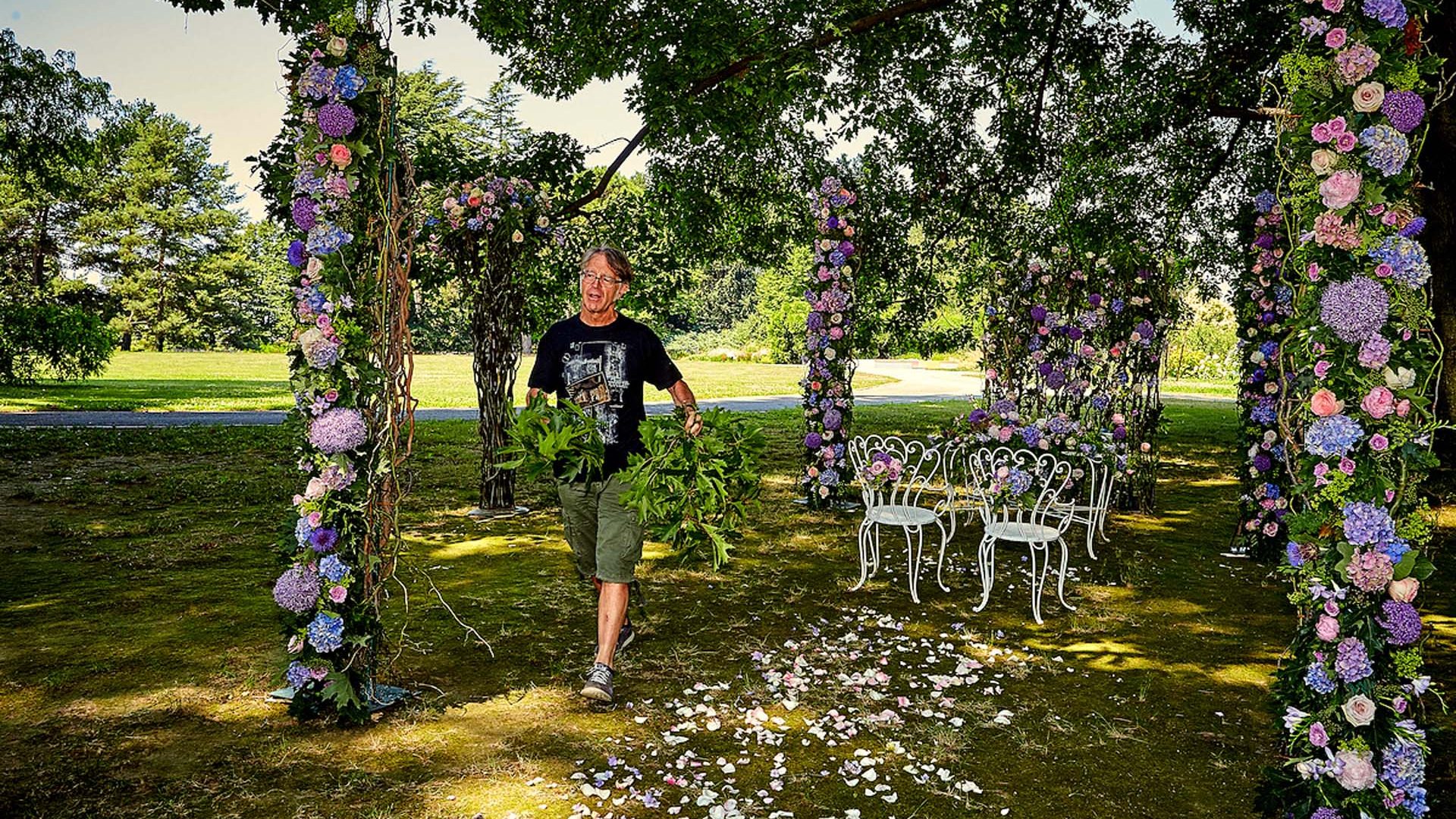 Workshop in floral decorative at Italian fondazioneminoprio.it by flower designer Rudy Casati and students